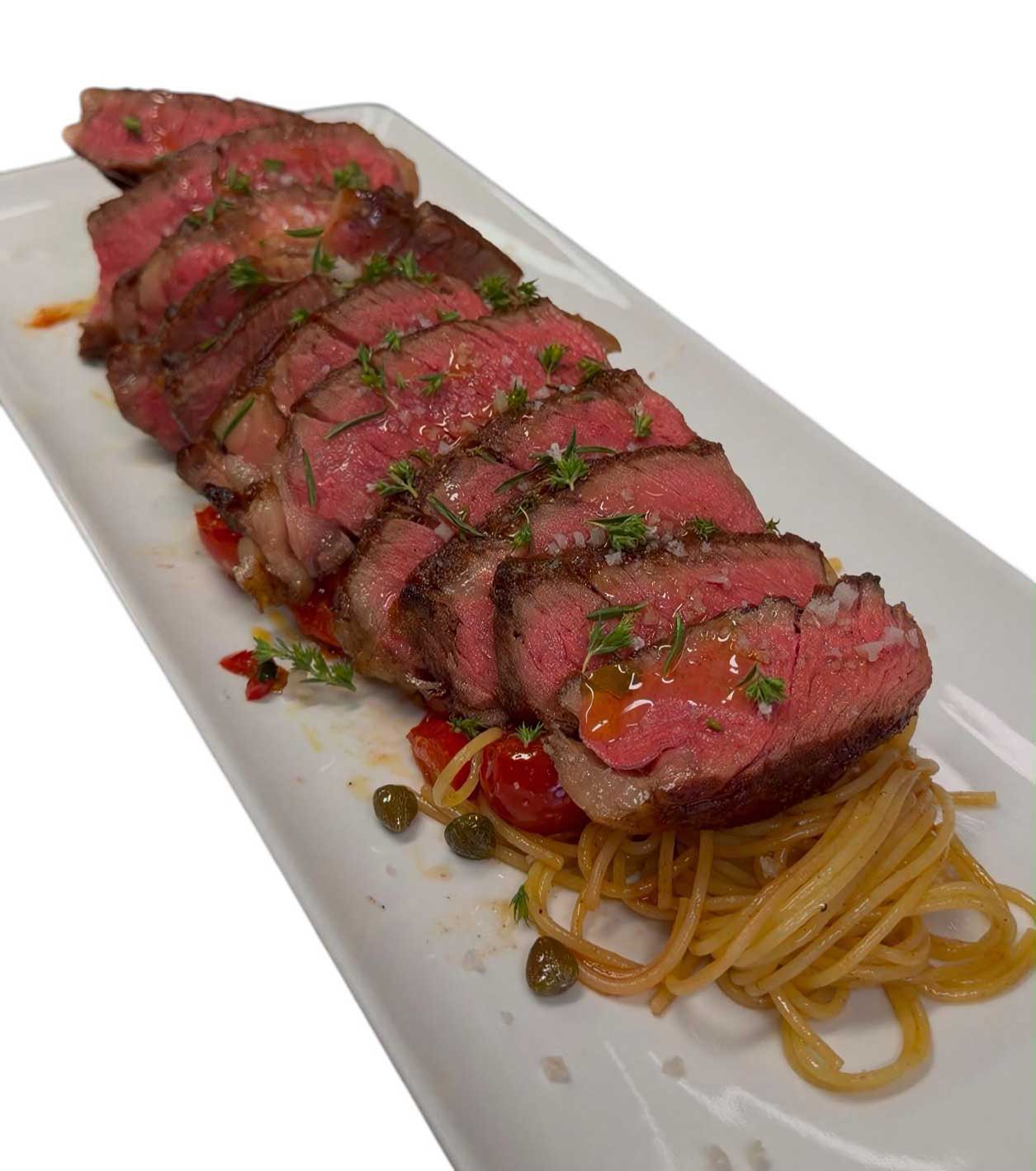 Steak Pasta Rezept – Black Angus Steak mit Kräutern, Tomaten und Kapern